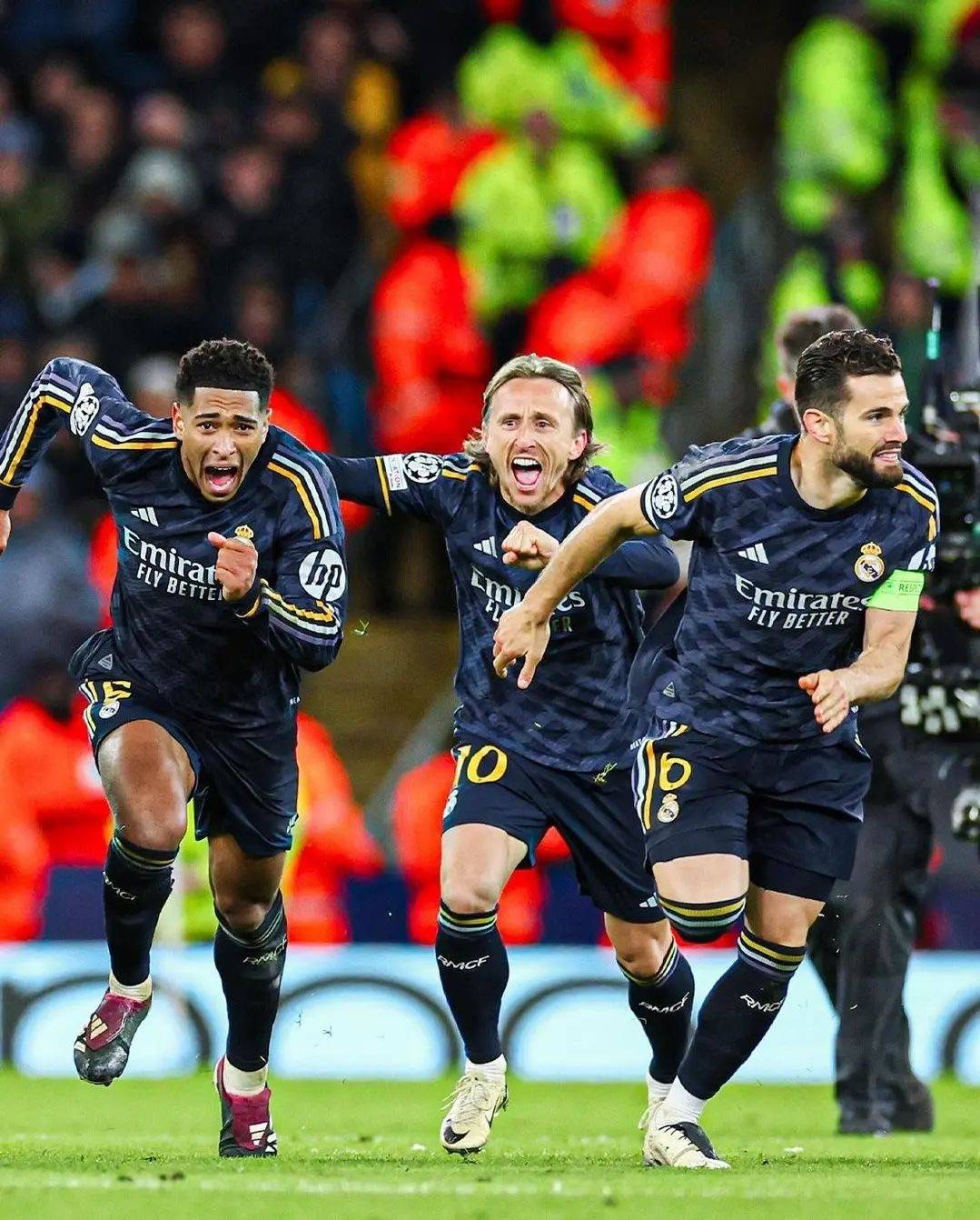 在线娱乐- 夺冠震惊全场曼城战术微调备战欧超杯之后，上海申花内部沟通